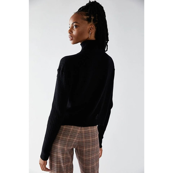 New Free People Aubrey Cashmere Turtleneck Sweater $158 MEDIUM Black - Picture 4 of 5